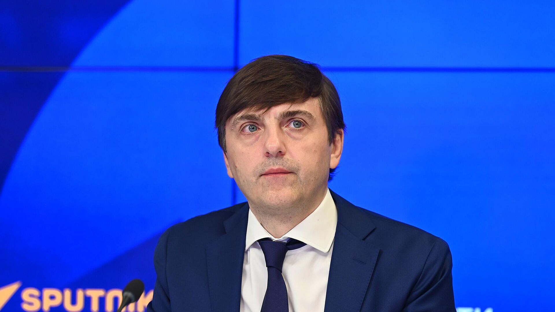 Кравцов назвал направления духовно-нравственного воспитания школьников