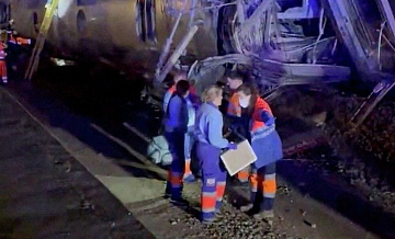 Министр транспорта Испании назвал "крайне странным" сход поездов с рельс