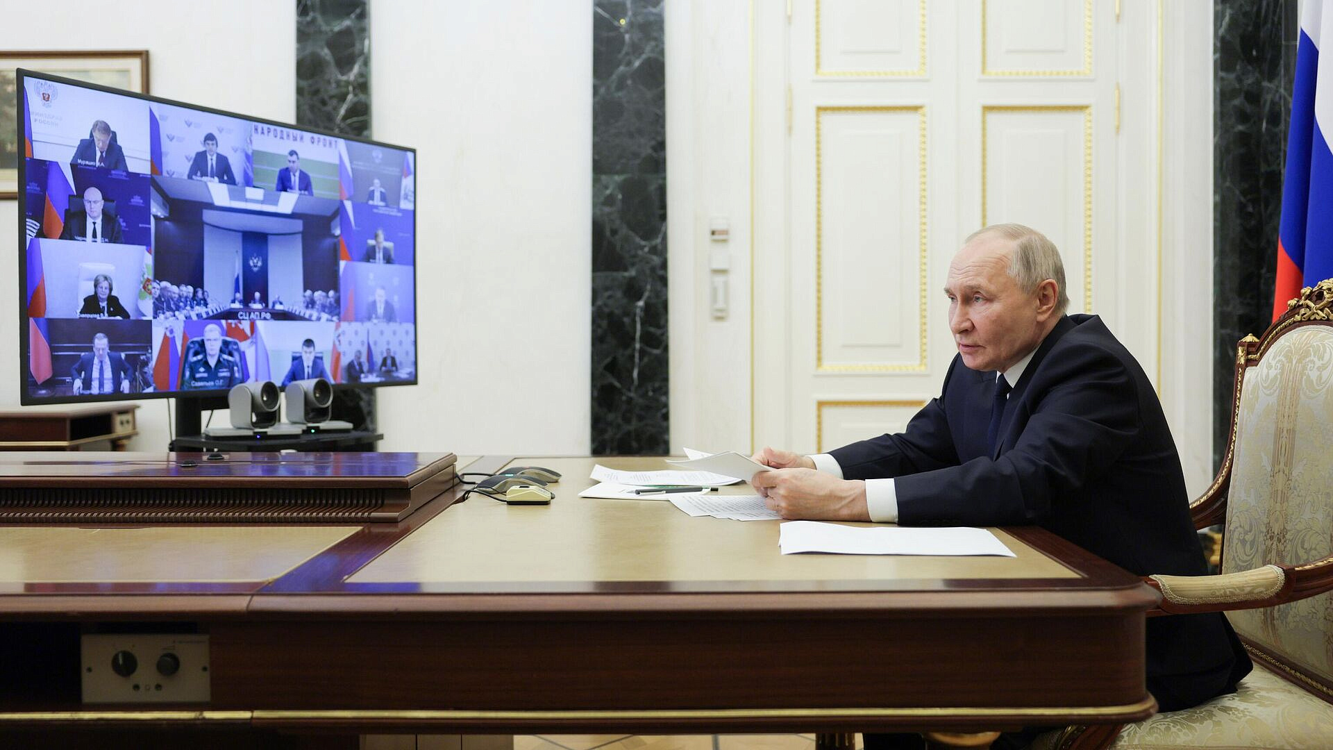 Путин предложил идею поэтапного профессионального высшего образования