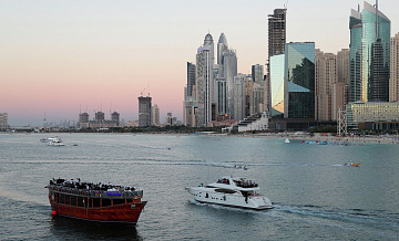 В танкер в 31 миле к северо-западу от Дубая попал снаряд