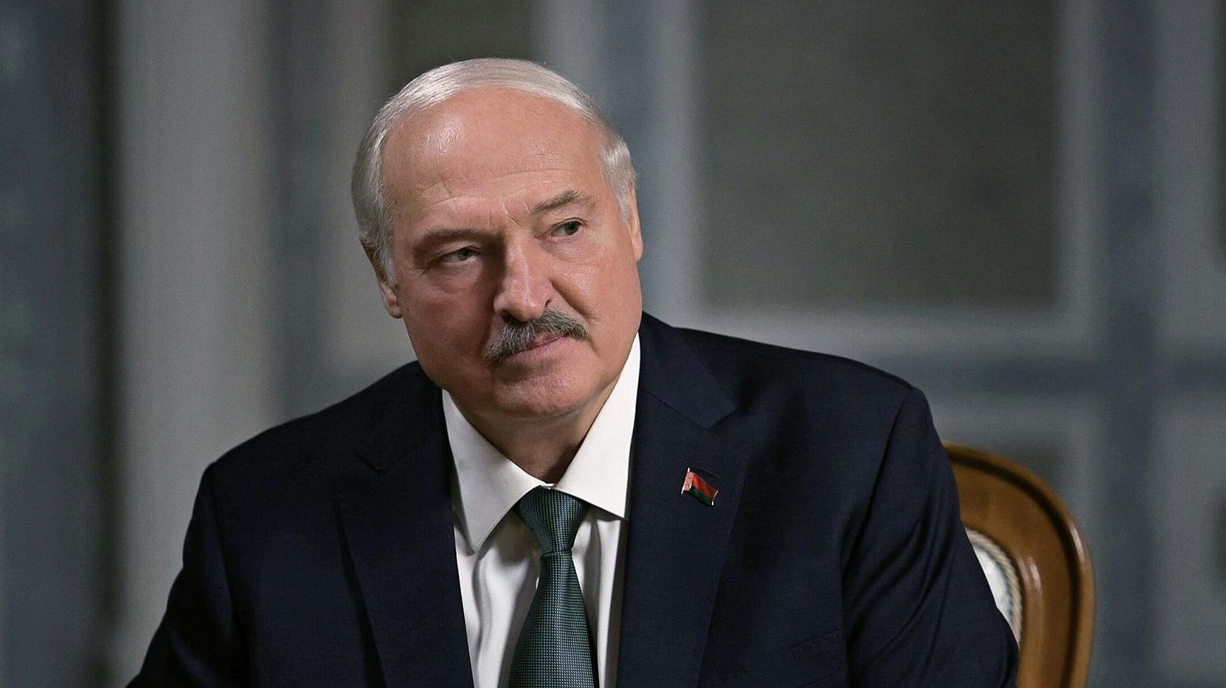 Лукашенко назвал попытки Киева установить отношения с оппозицией шантажом