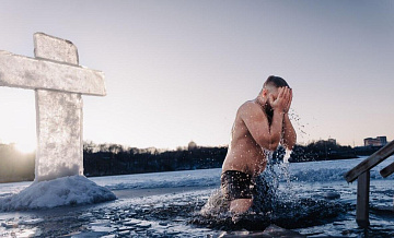 В Донецке бывшие украинские военные приняли участие в крещенских купаниях 