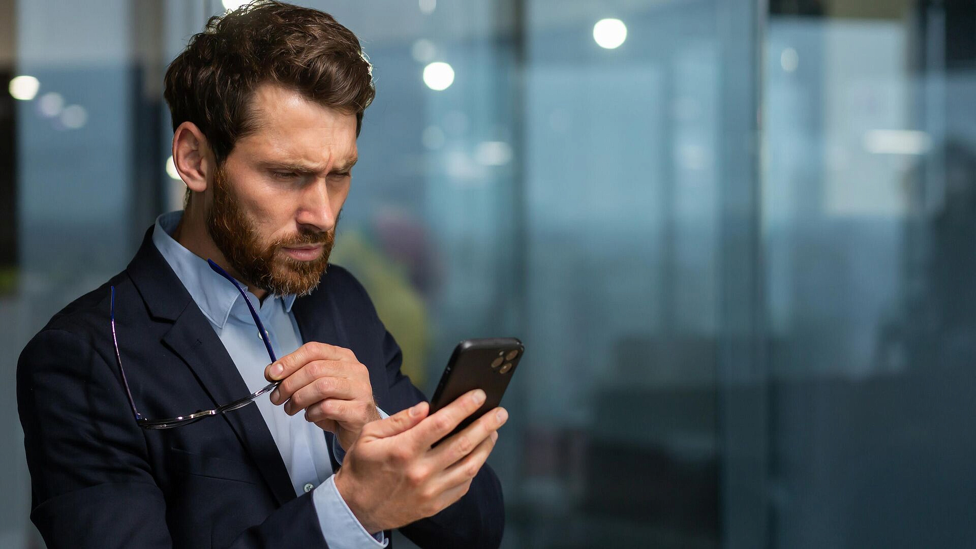 Эксперт объяснил, почему чинить устройство лучше в официальном сервисе