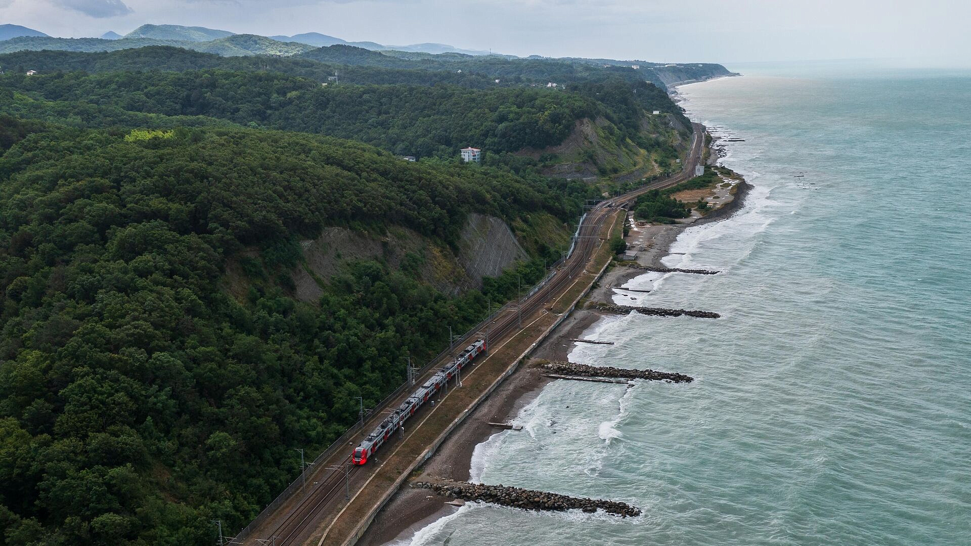 В Туапсе не выявили превышения концентрации вредных веществ на фоне пожара 