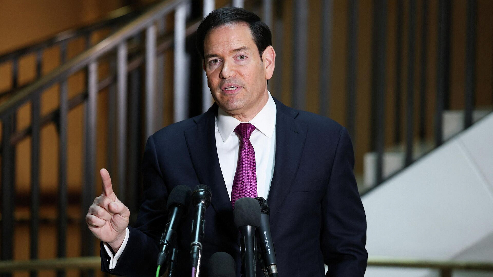 США закончат операцию против Ирана "не сегодня и не завтра", заявил Рубио