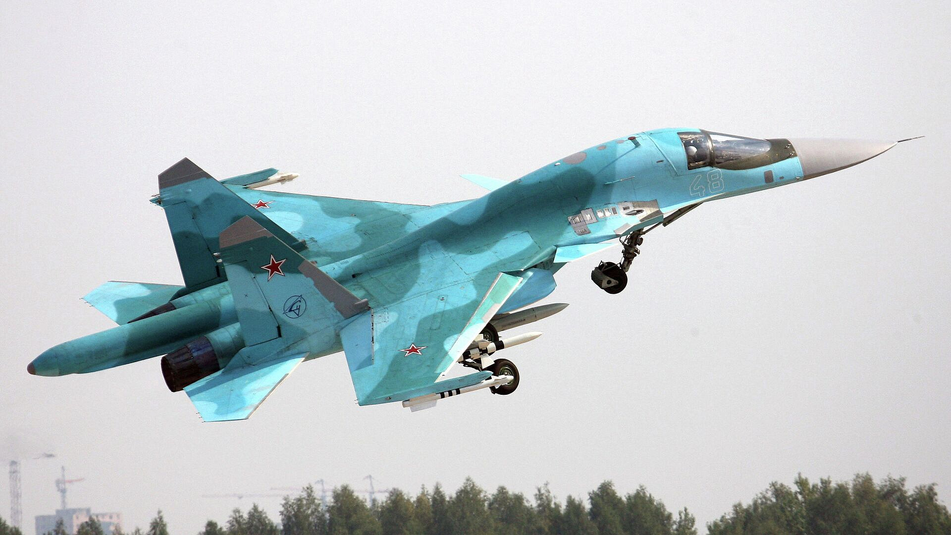 Су-34 уничтожил четыре расчета "Бабы-Яги" ударом ФАБ-500 в Сумской области