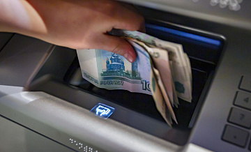 Россияне перестали хранить наличные под подушкой, заявили в ВТБ