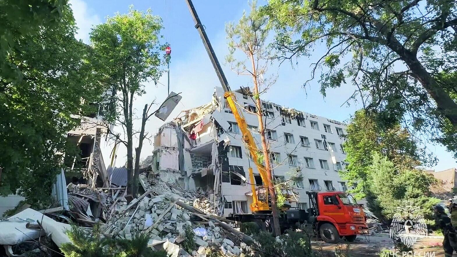 Минпросвещения направило в ЛНР сотрудников для психологический помощи