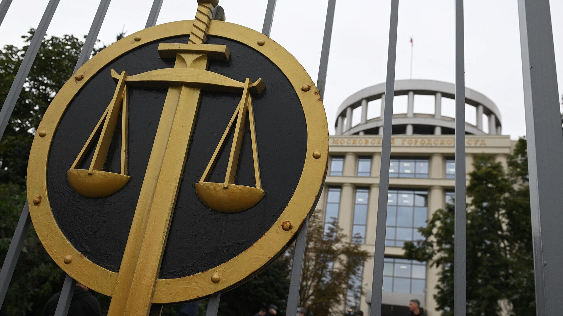 У экс-полицейского из Москвы конфисковали банный комплекс, сообщили СМИ 