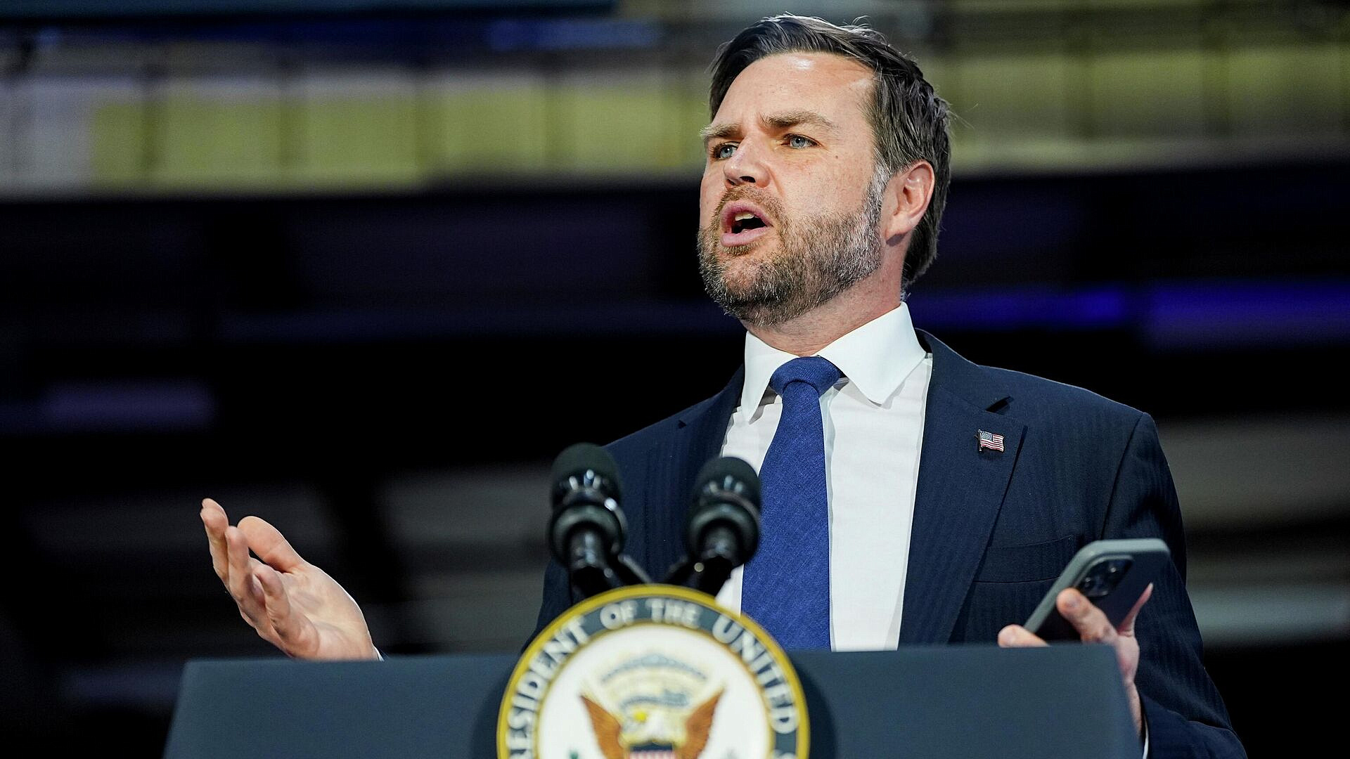 СМИ: Вэнс добился в Британии прогресса по завершению украинского конфликта