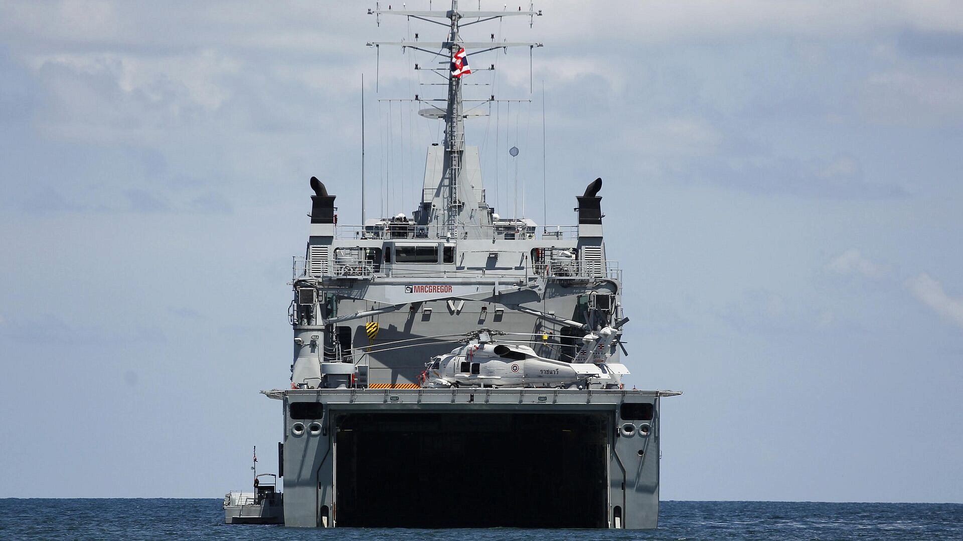 Грузовое судно под флагом Таиланда село на мель у побережья Ирана