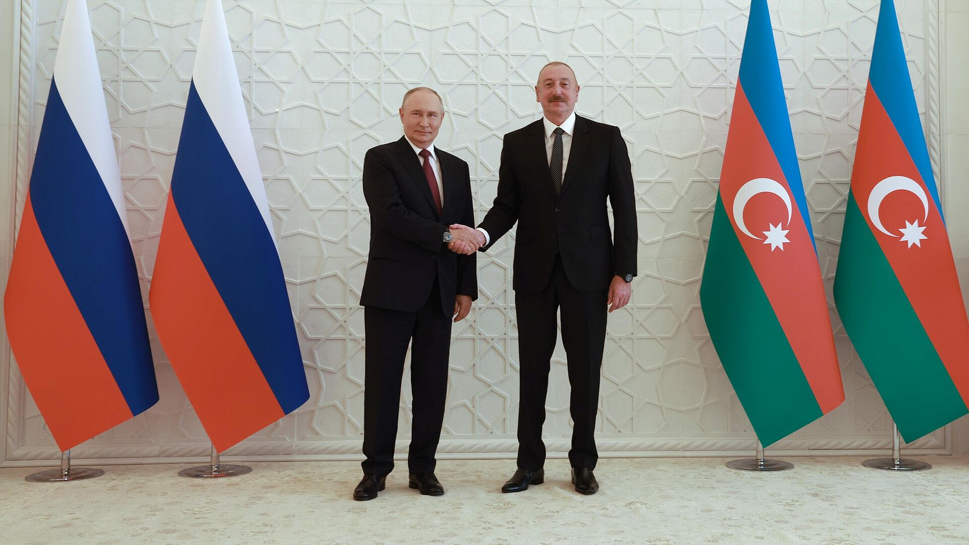 Путин и Алиев приняли участие в церемонии подписания совместных документов