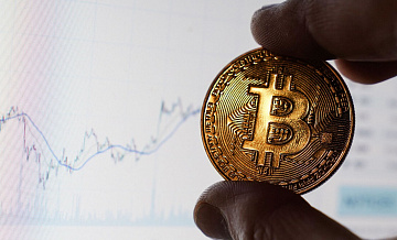 Стоимость биткоина снижается на фоне эскалации на Ближнем Востоке