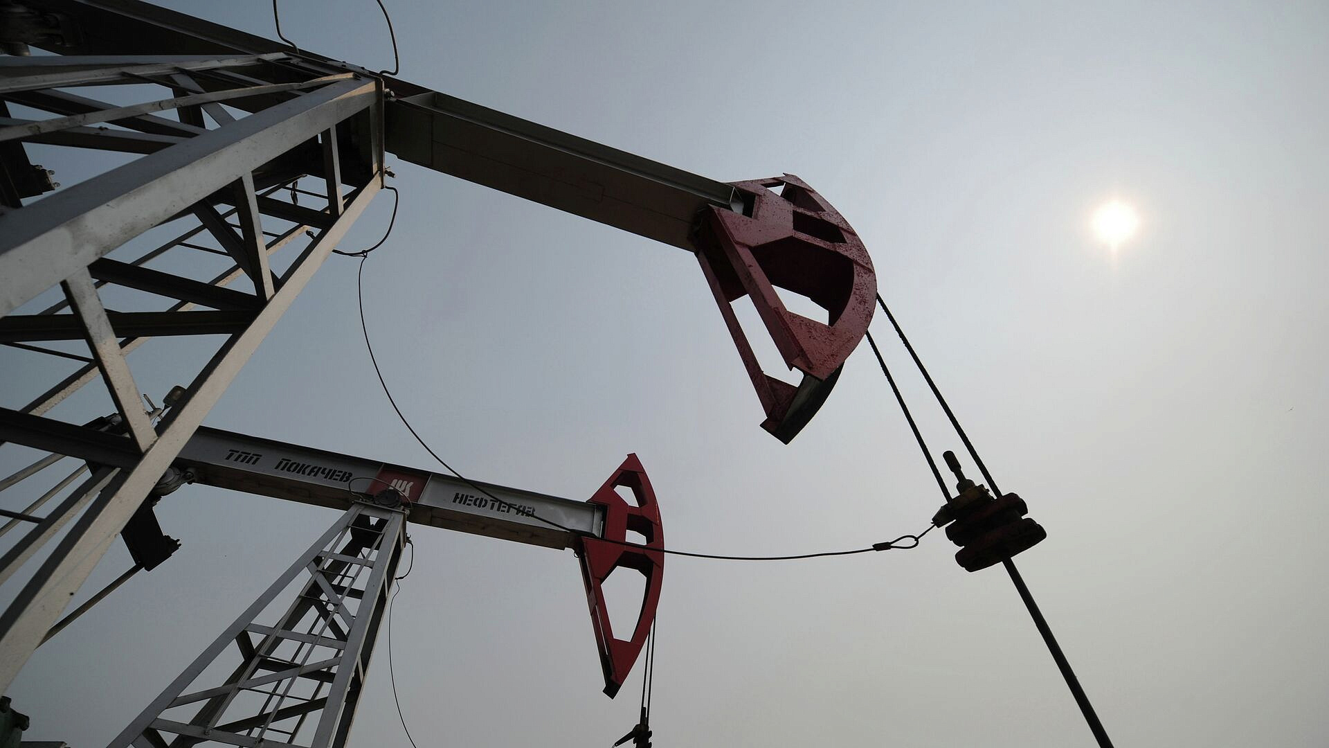 Нефть дешевеет после заявления Трампа о переговорах с Ираном