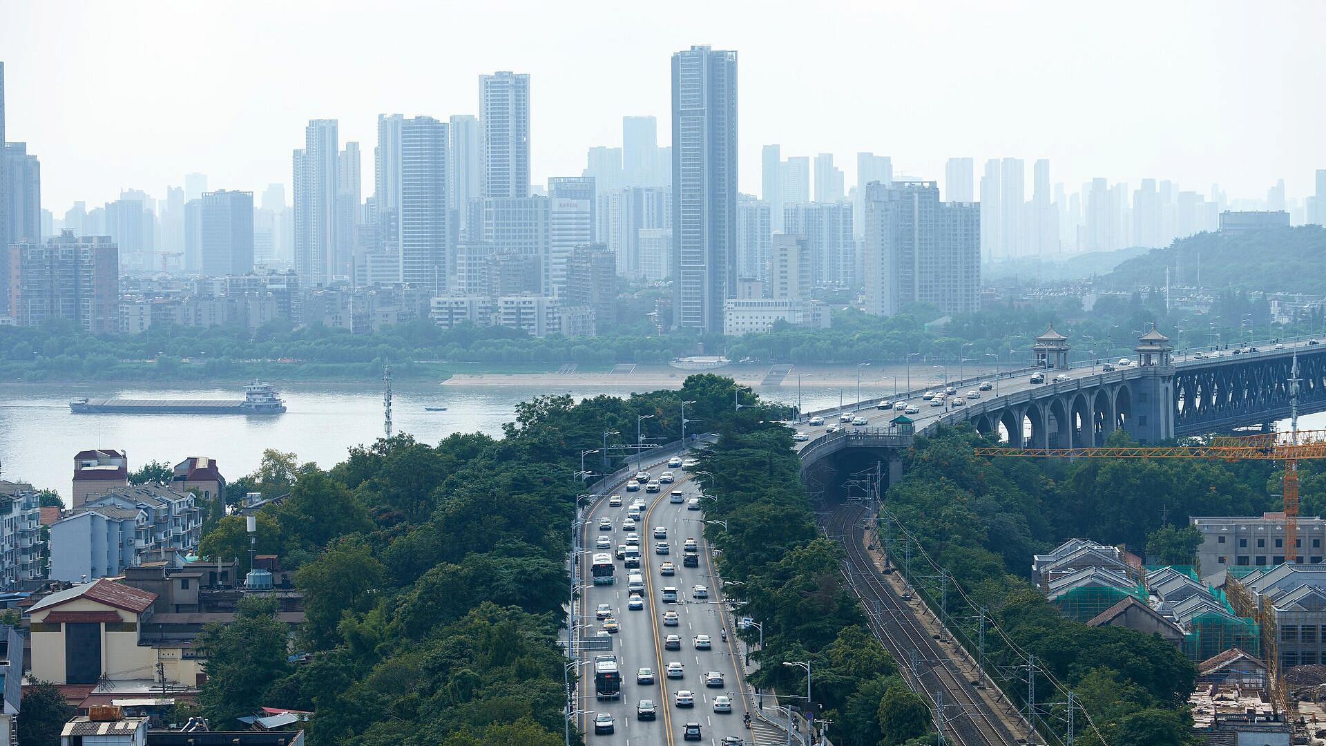 США финансировали доставку тысяч образцов вирусов в Ухань, пишут СМИ