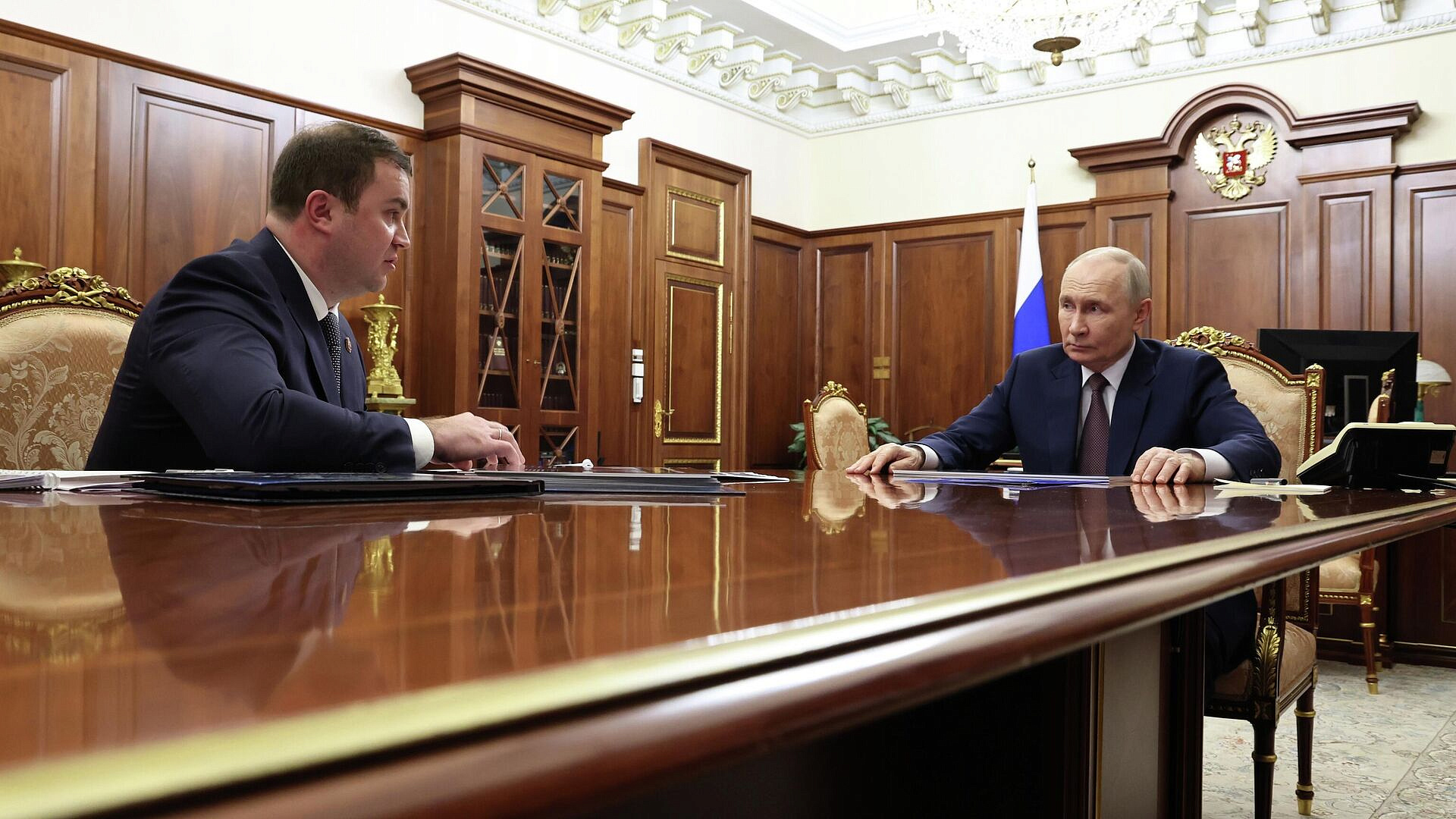 Путин обсудил с Хоценко инвестиции в Омской области