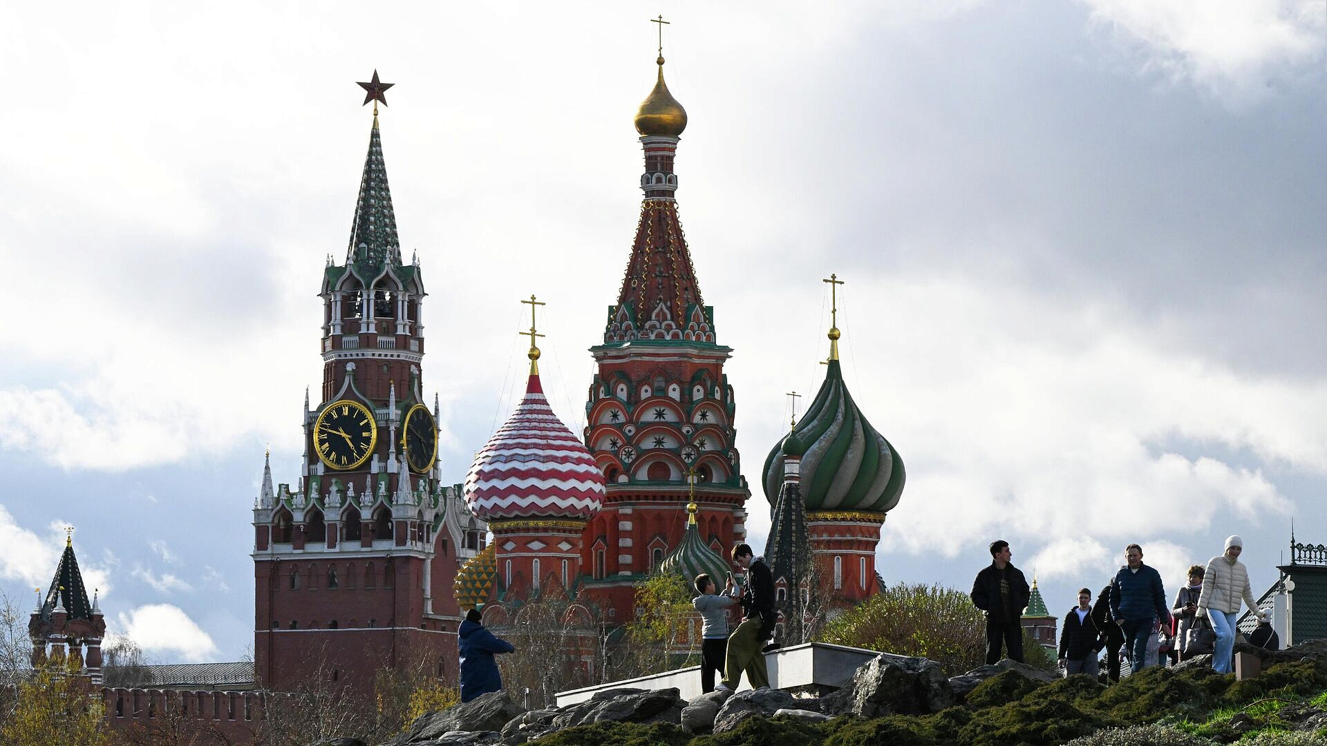 Синоптик рассказала, ждать ли москвичам опасных погодных явлений