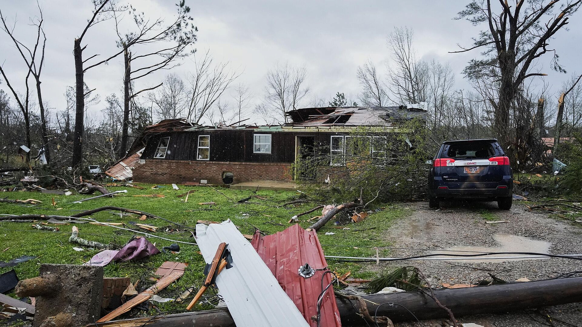 В США увеличилось число погибших из-за штормов, наводнений и торнадо