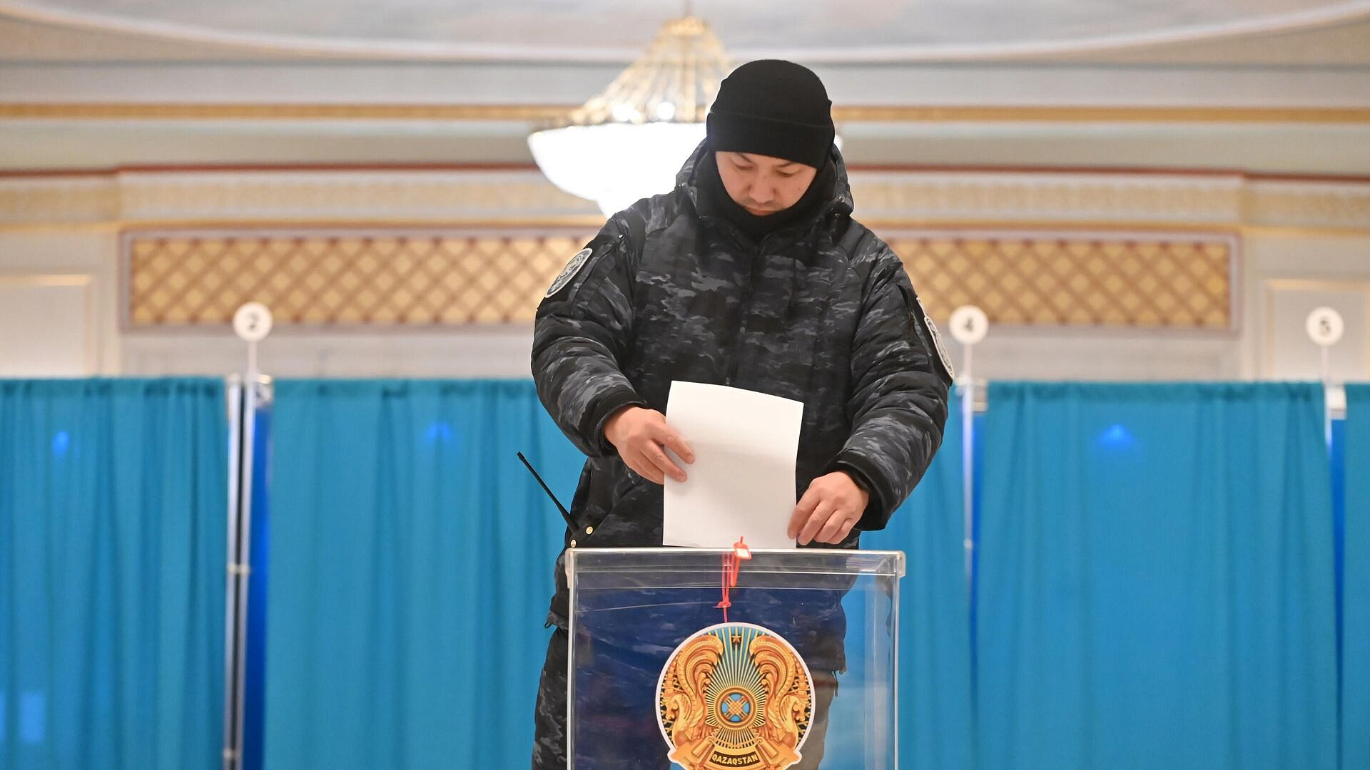 Явка на референдуме в Казахстане к 14:00 мск составила 64,43 процента