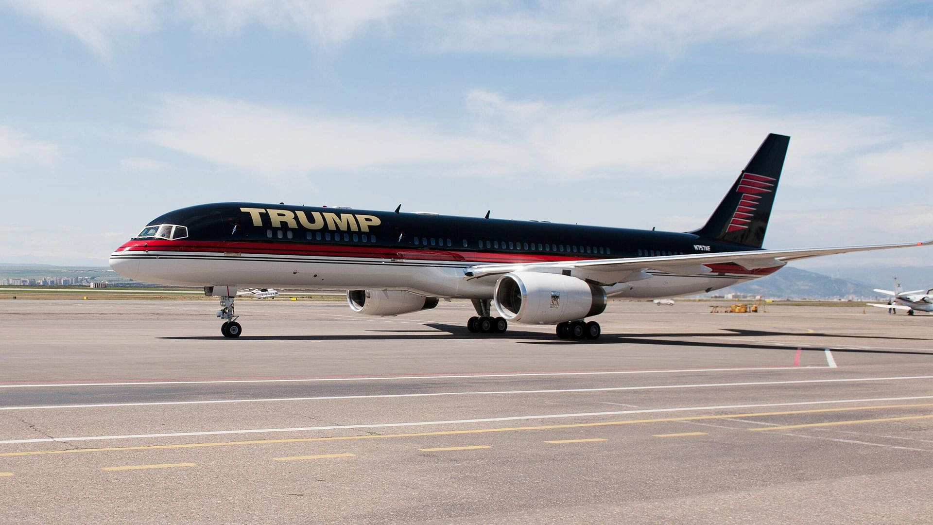 Самолет Трампа приземлился в Анкаре