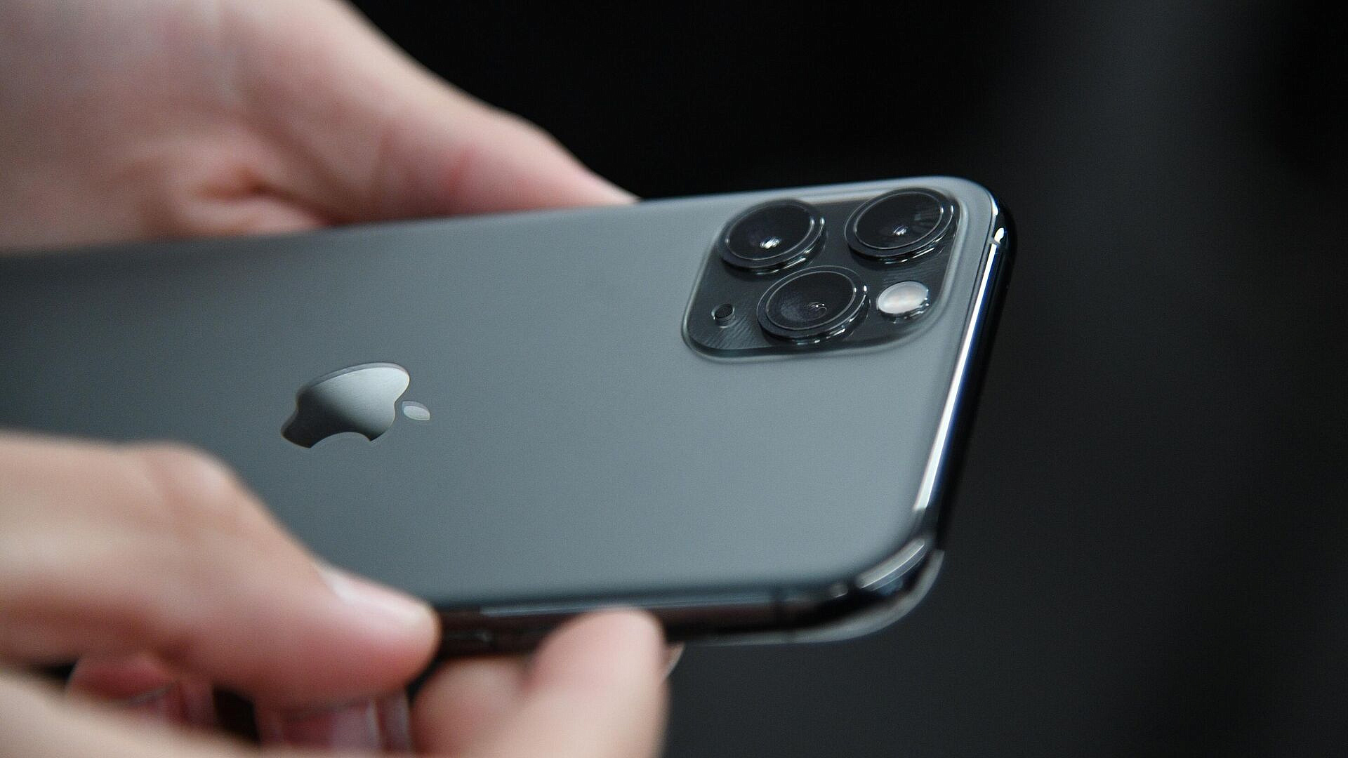 Доля смартфонов Apple в сети "МегаФона" достигла 24%
