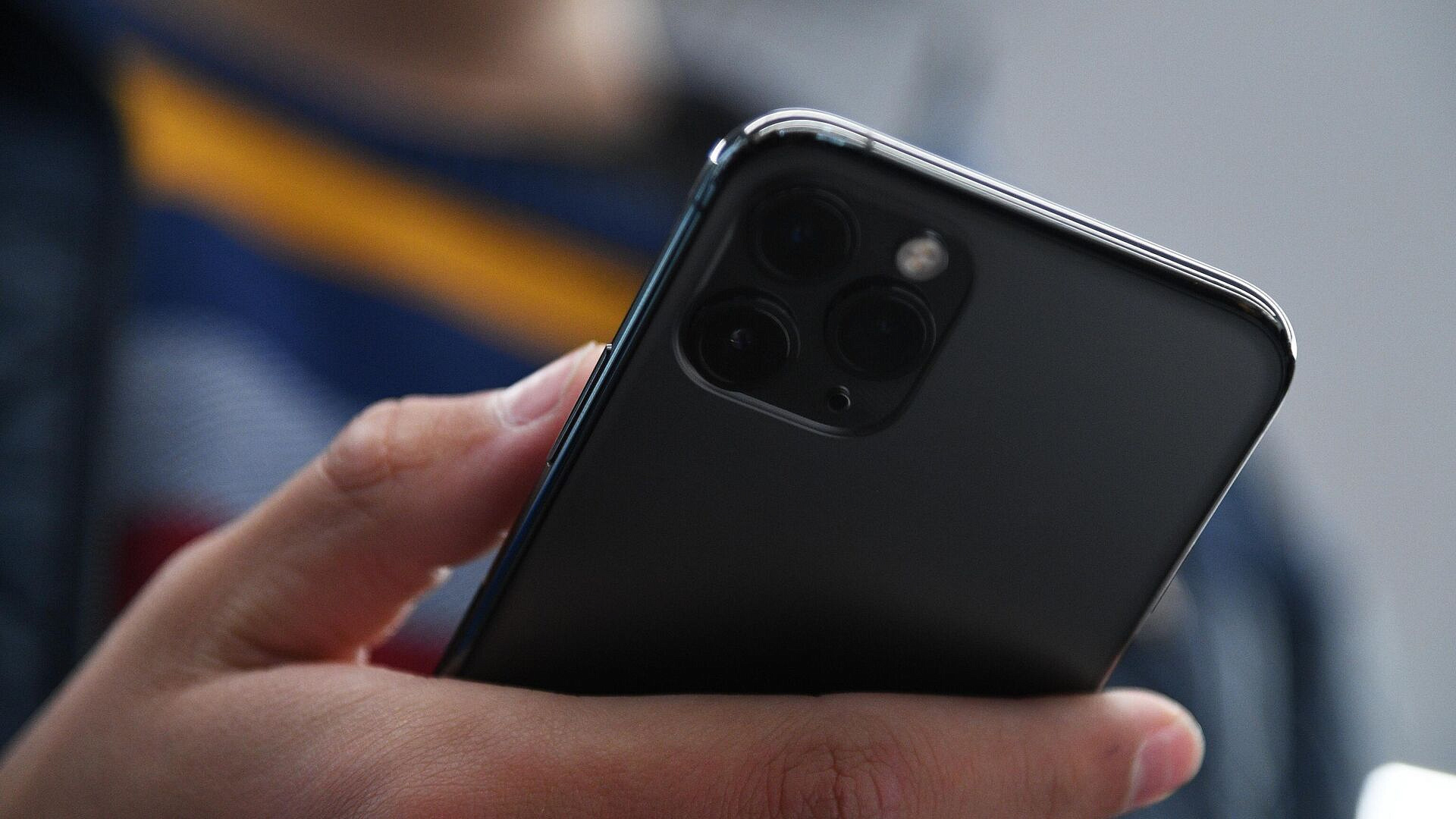 В России идет последовательный отказ от iPhone, заявил эксперт