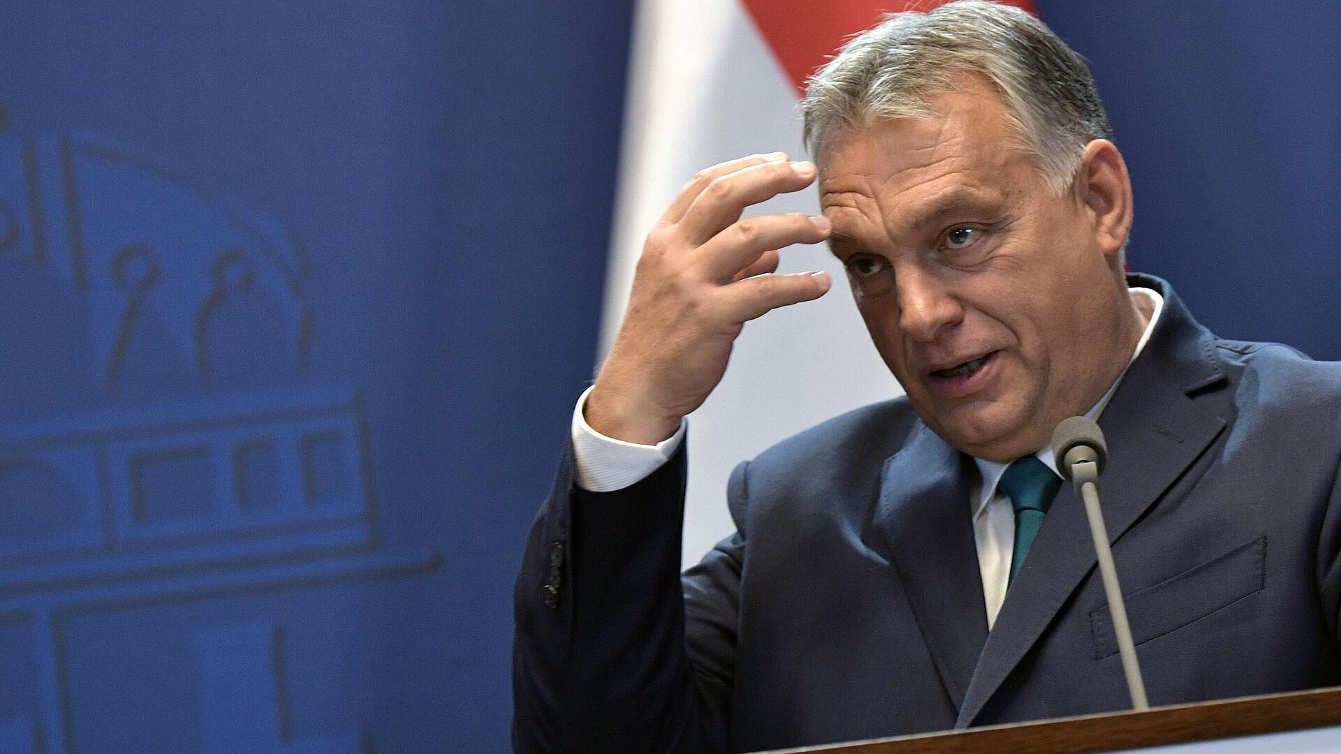 Орбан с женой проголосовали на парламентских выборах