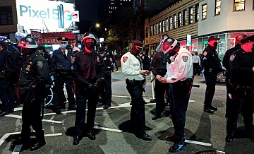 В Нью-Йорке начался многотысячный антиправительственный протест