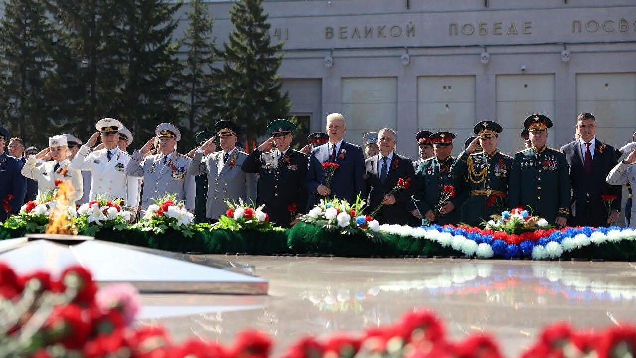 Глава Приангарья принял участие в шествии "Бессмертного полка" в Иркутске