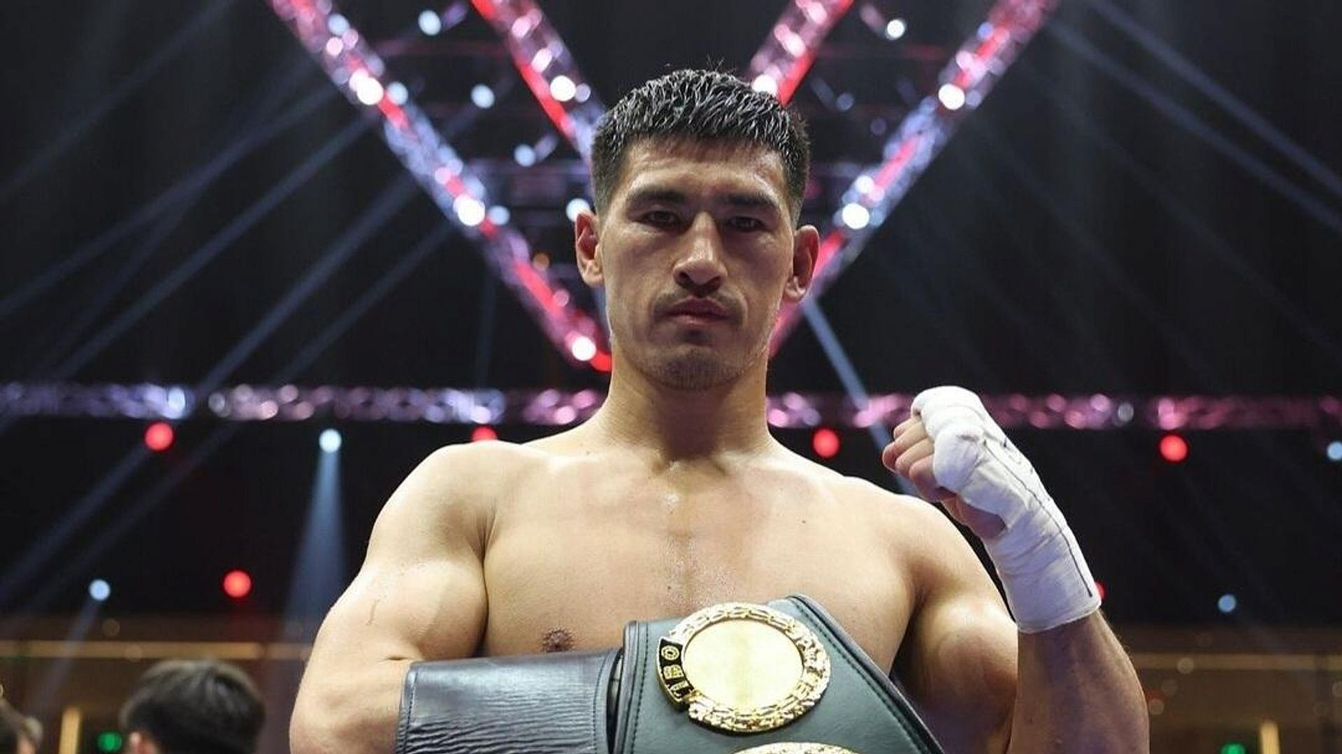 Боксер Бивол освободит титул WBO ради поединка с Бетербиевым