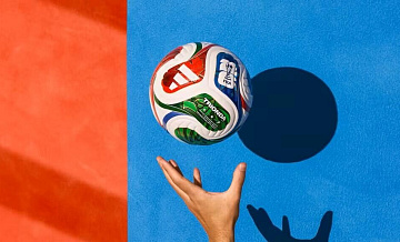 В 2025 году футбольные клубы потратили на трансферы рекордную сумму