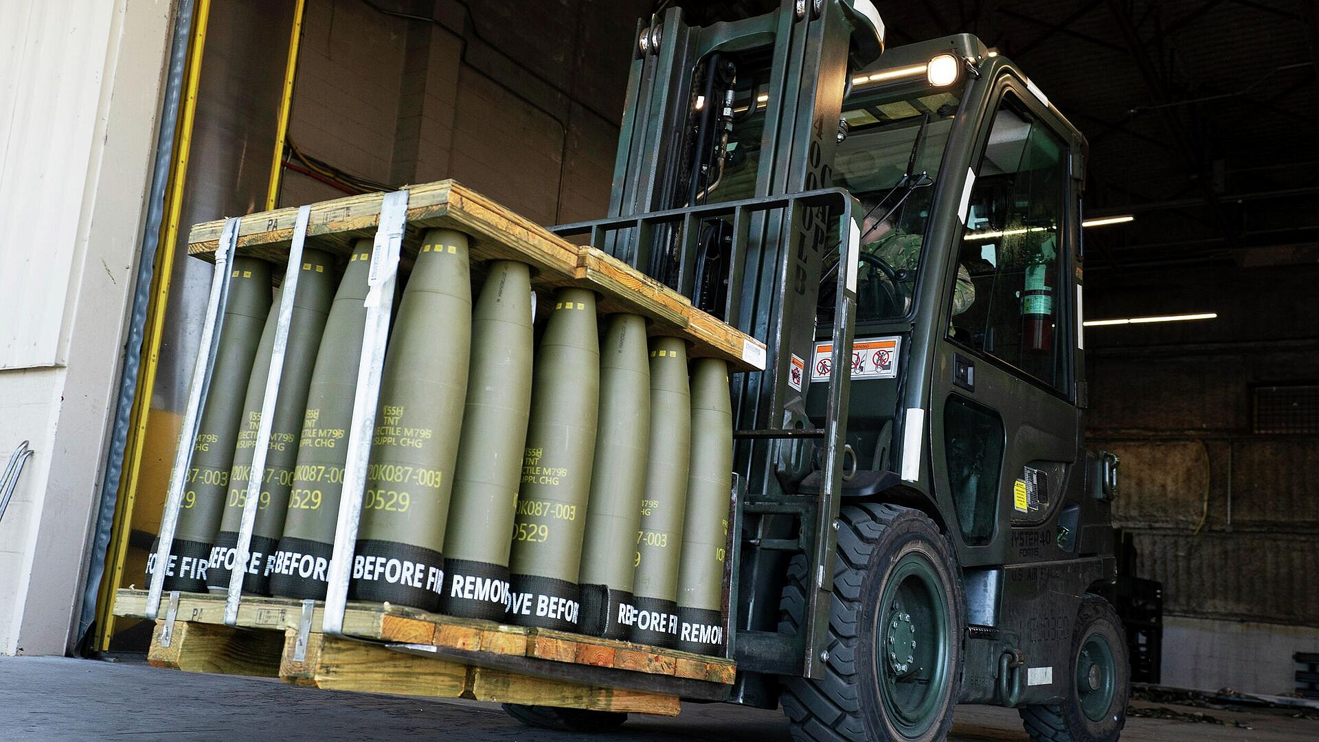 США планируют оштрафовать две оборонные компании