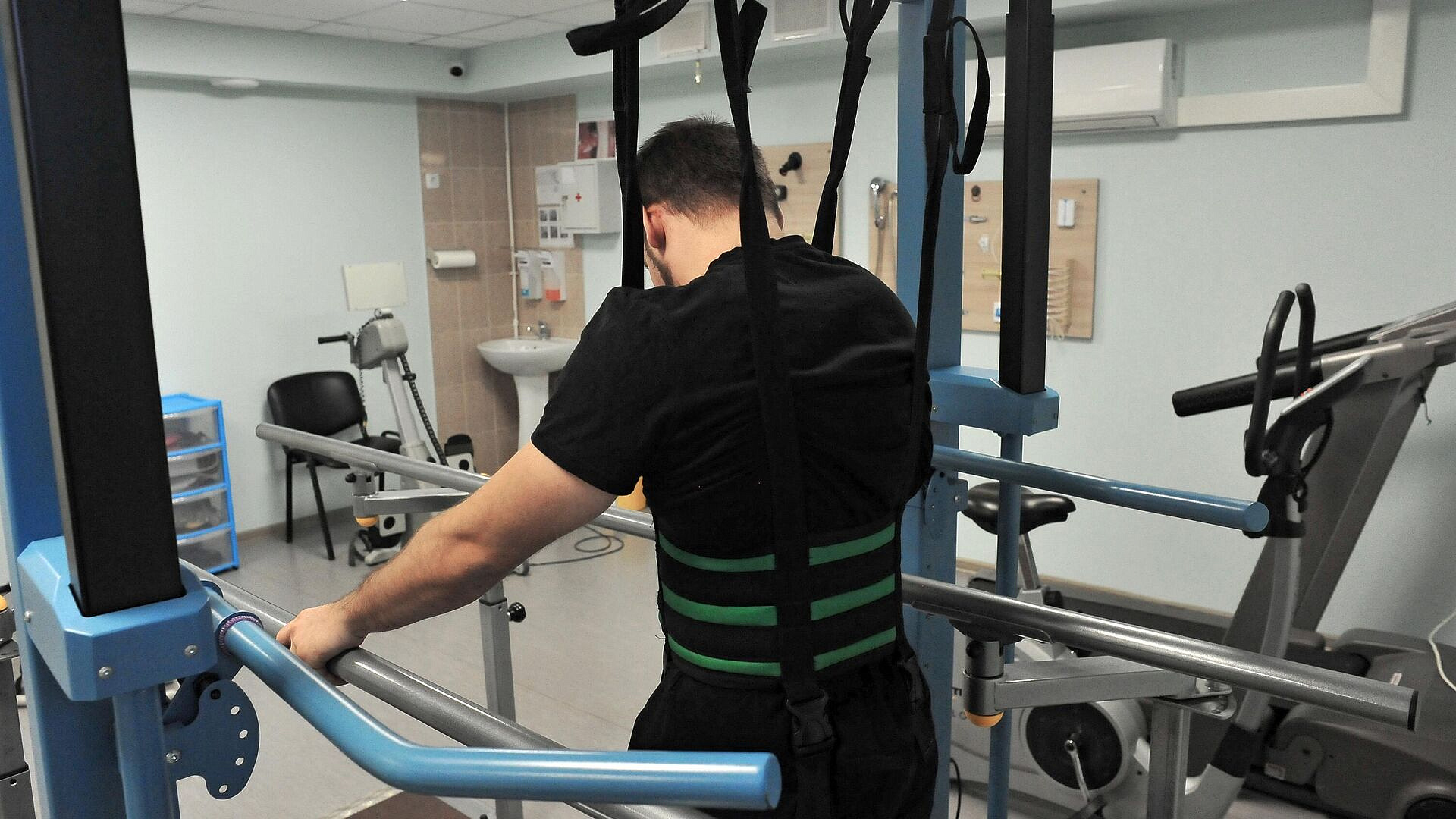 Участники СВО должны иметь приоритет на реабилитацию, заявил Мурашко