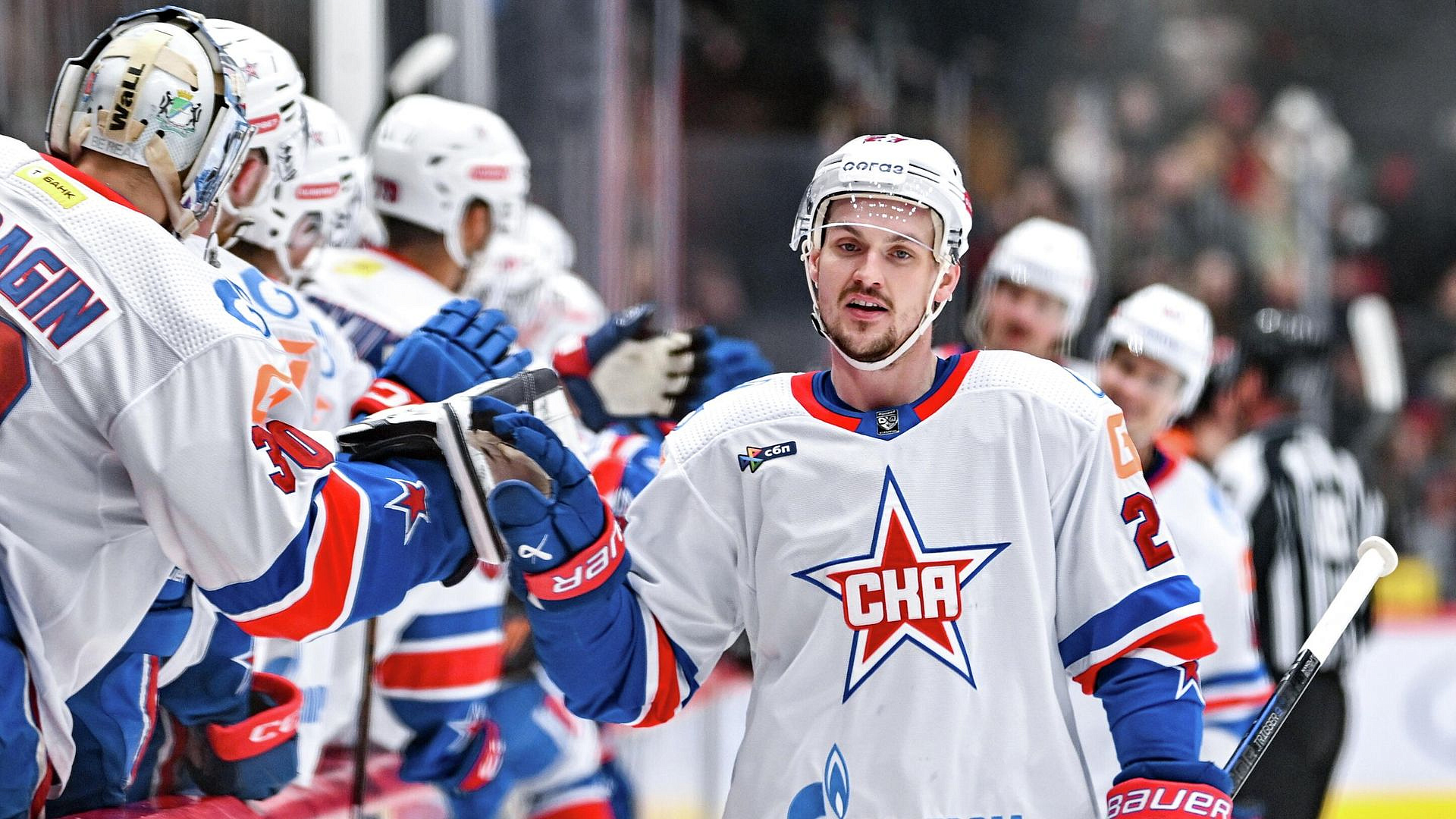 Американский хоккеист Менелл, получивший российский паспорт, покинул СКА