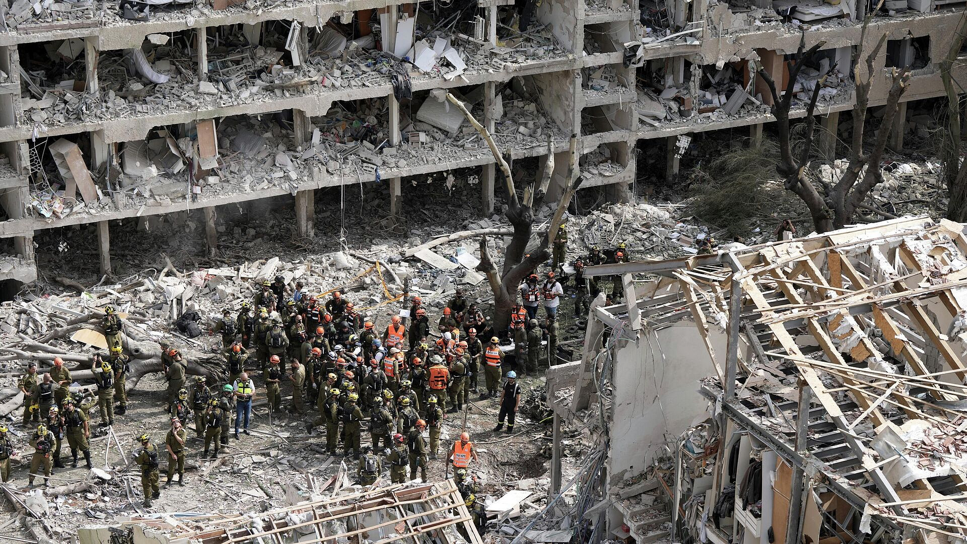 Поисково-спасательные службы направляются на места взрывов на юге Израиля