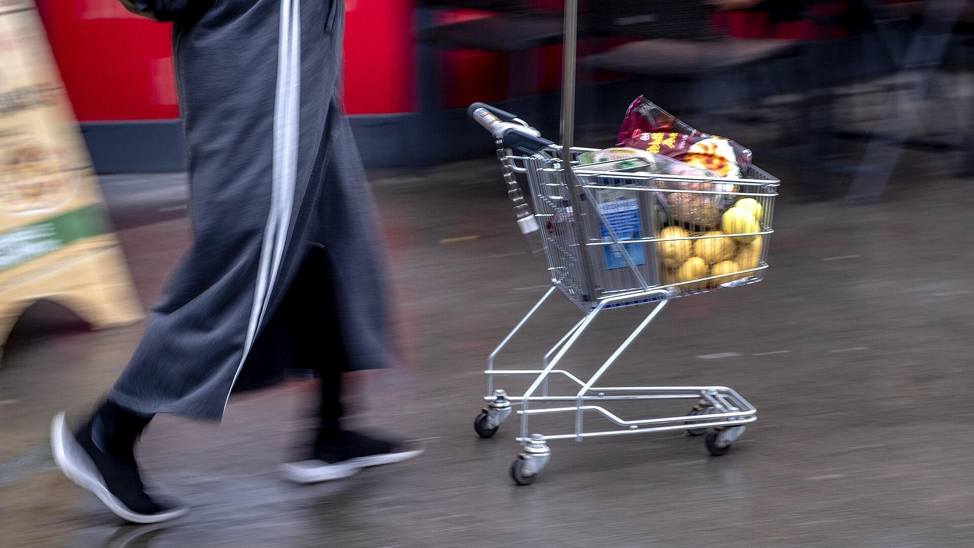 ЦБ спрогнозировал пик годовой инфляции