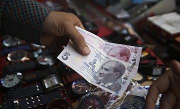 ЦБ Турции провел интервенции, чтобы поддержать курс лиры