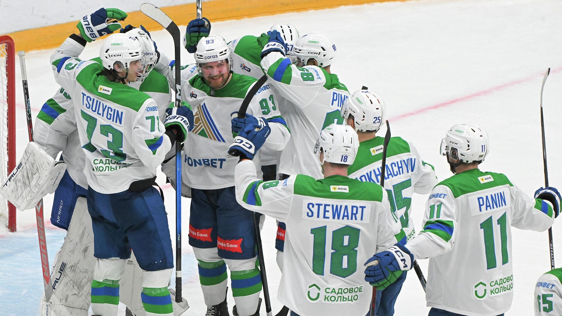 "Салават Юлаев" обыграл "Авангард" в матче КХЛ