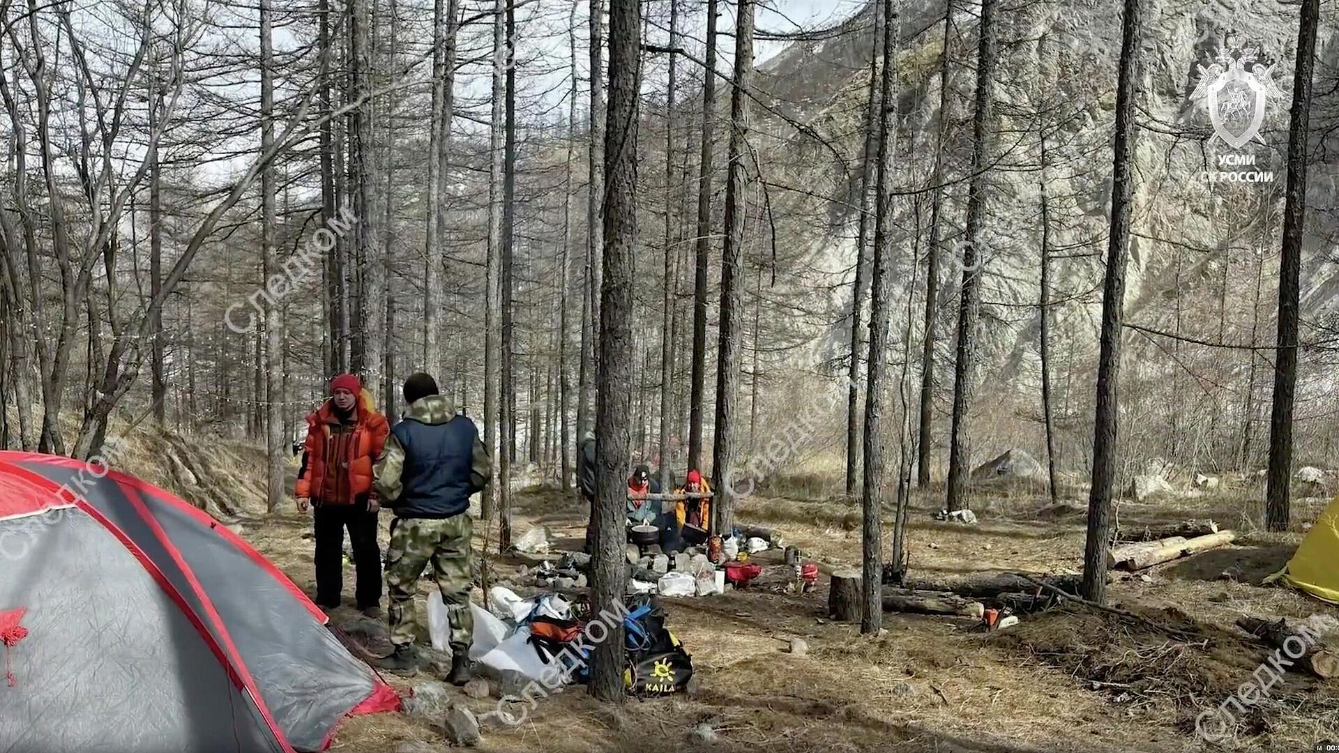 Тела погибших в Бурятии туристов спустили с горы