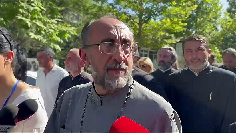 В Гюмри верующие помолились в поддержку арестованного архиепископа