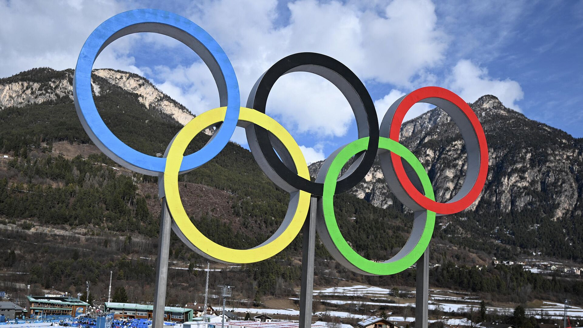 Россияне должны быть допущены на соревнования, заявила Петрова