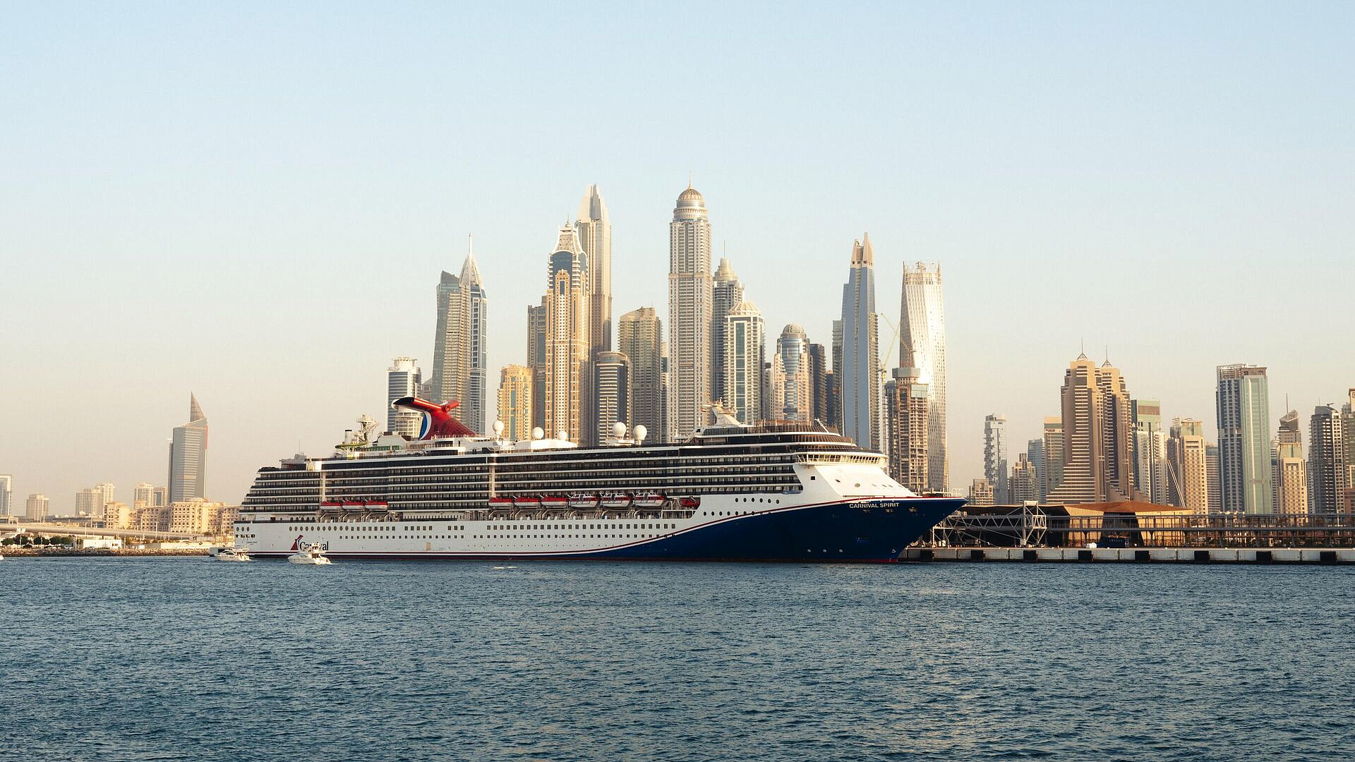 Российской туристке отказали в отмене брони на круиз из Дубая