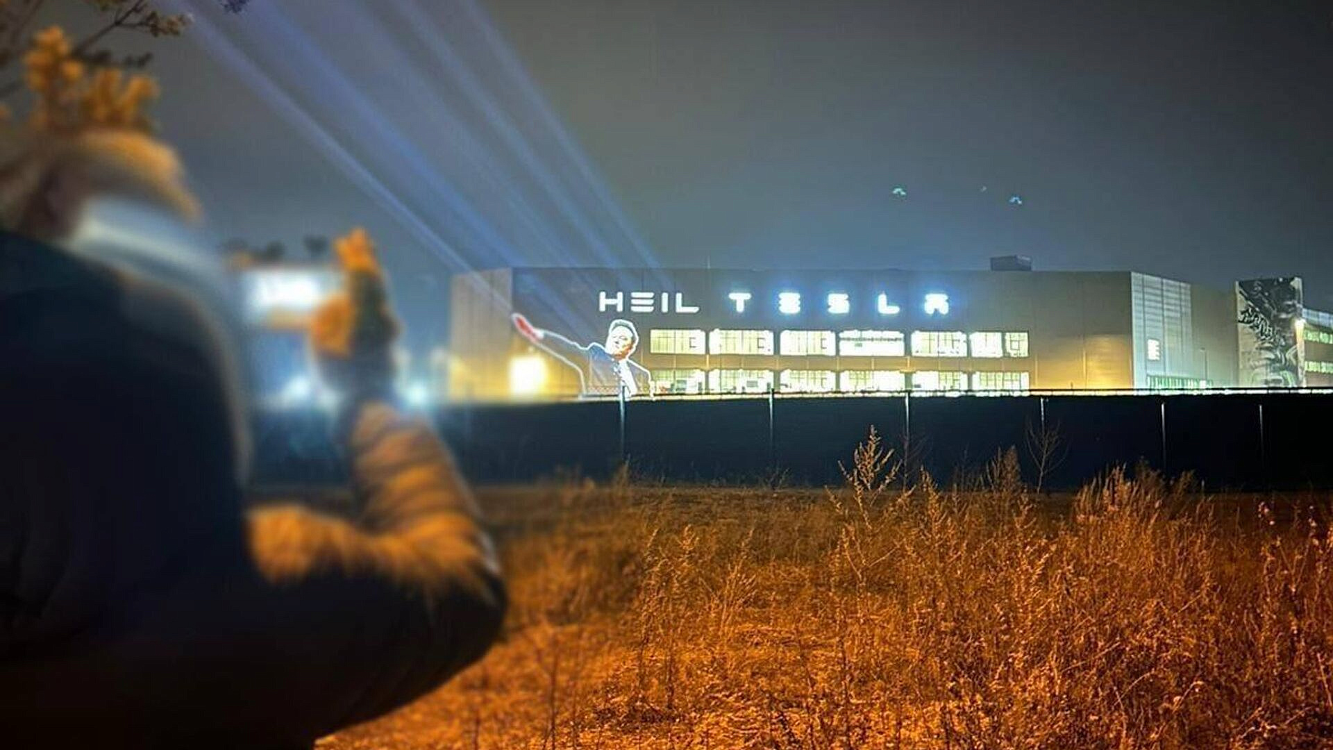 �� ����� ������ Tesla � ������� ������ �������� � ������ �����