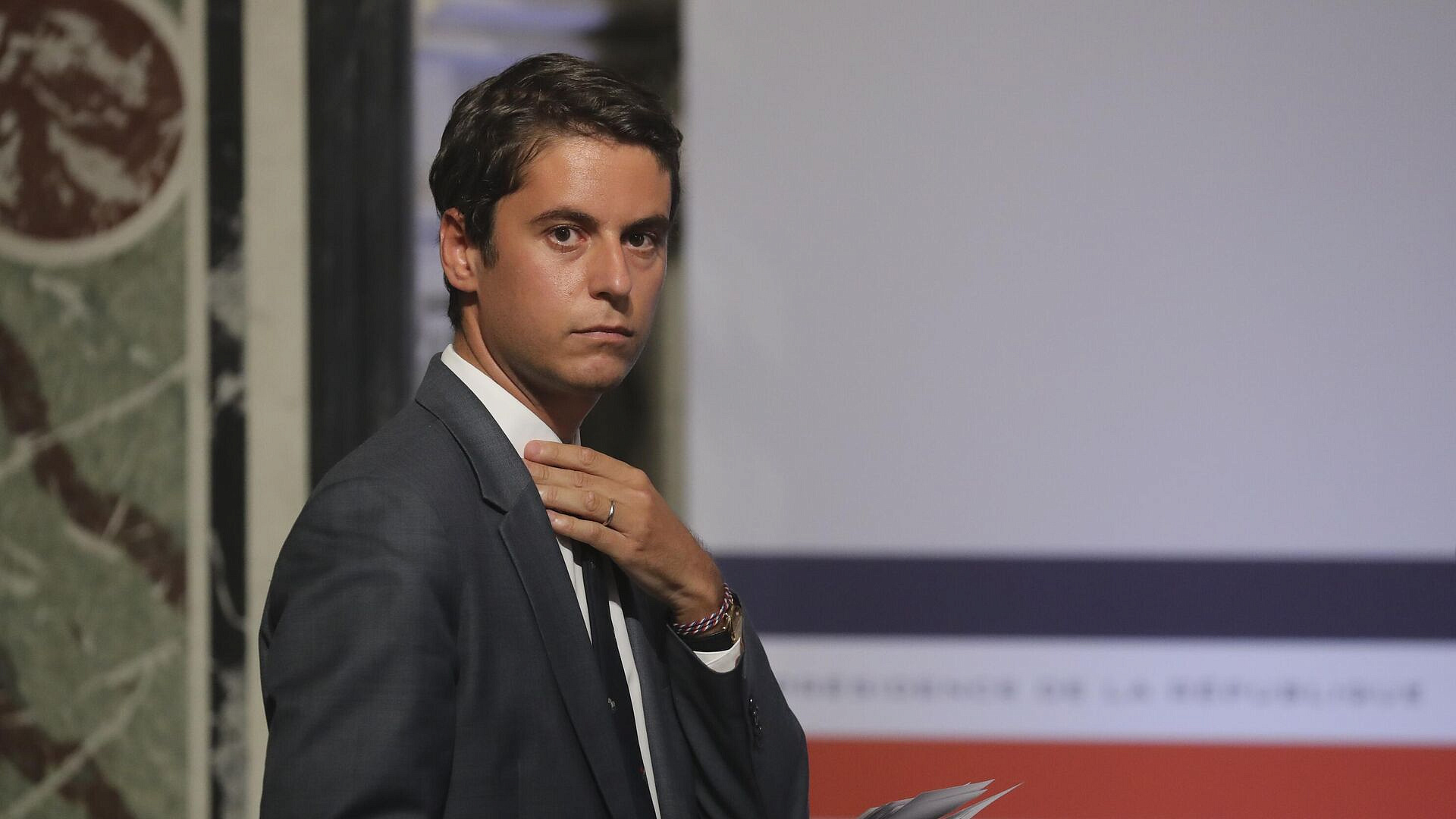 Власти Франции пообещали, что в школах страны "не будет религиозных войн"