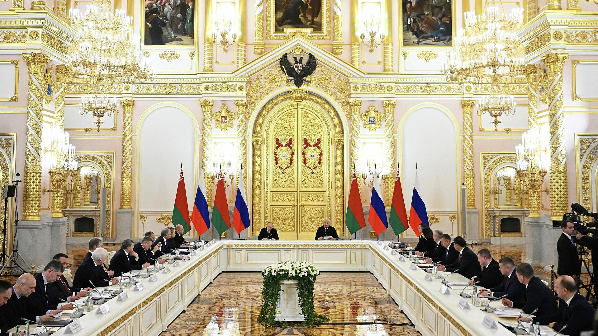 Путин пригласил членов Высшего Госсовета СГ на рабочий обед