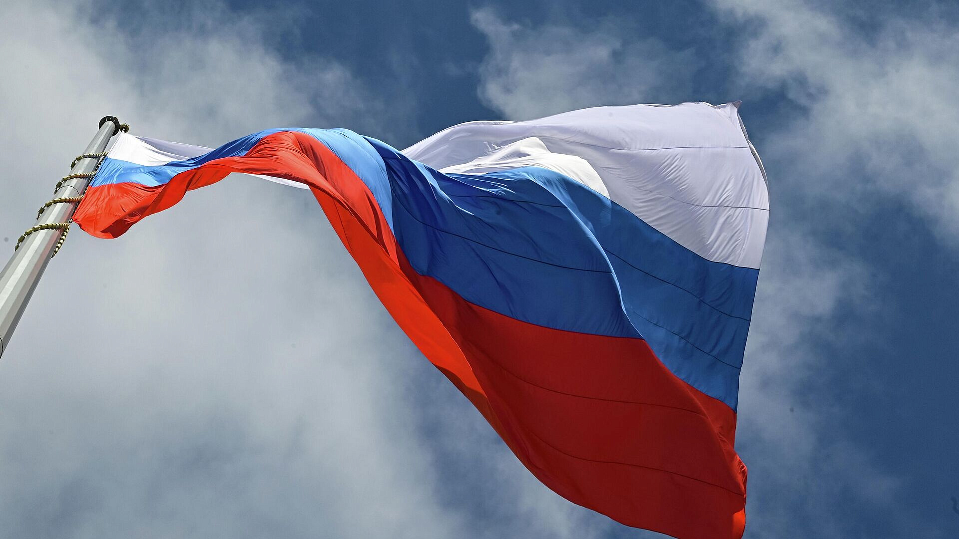 В Канаде на ЧМ по футболу продают кепки с надписью "Russia" и флаги России