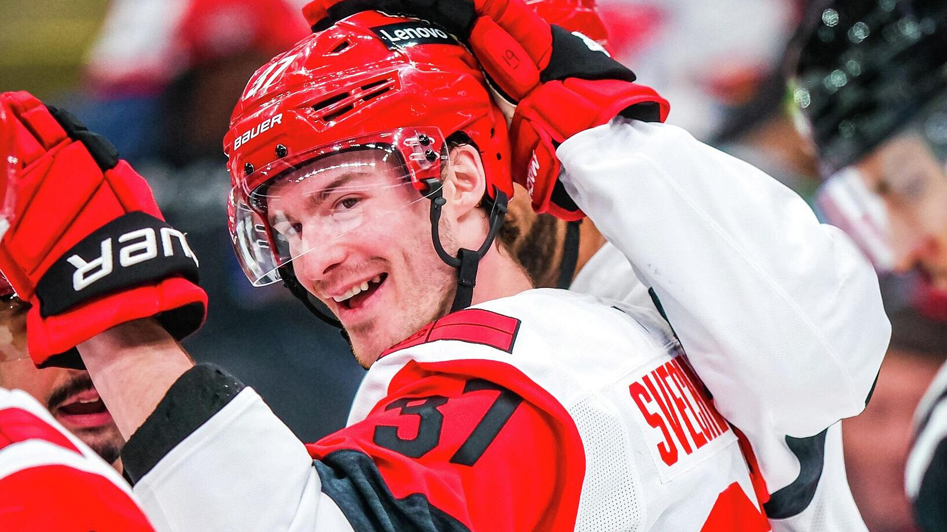 "Каролина" обыграла "Оттаву" в стартовом матче плей-офф НХЛ