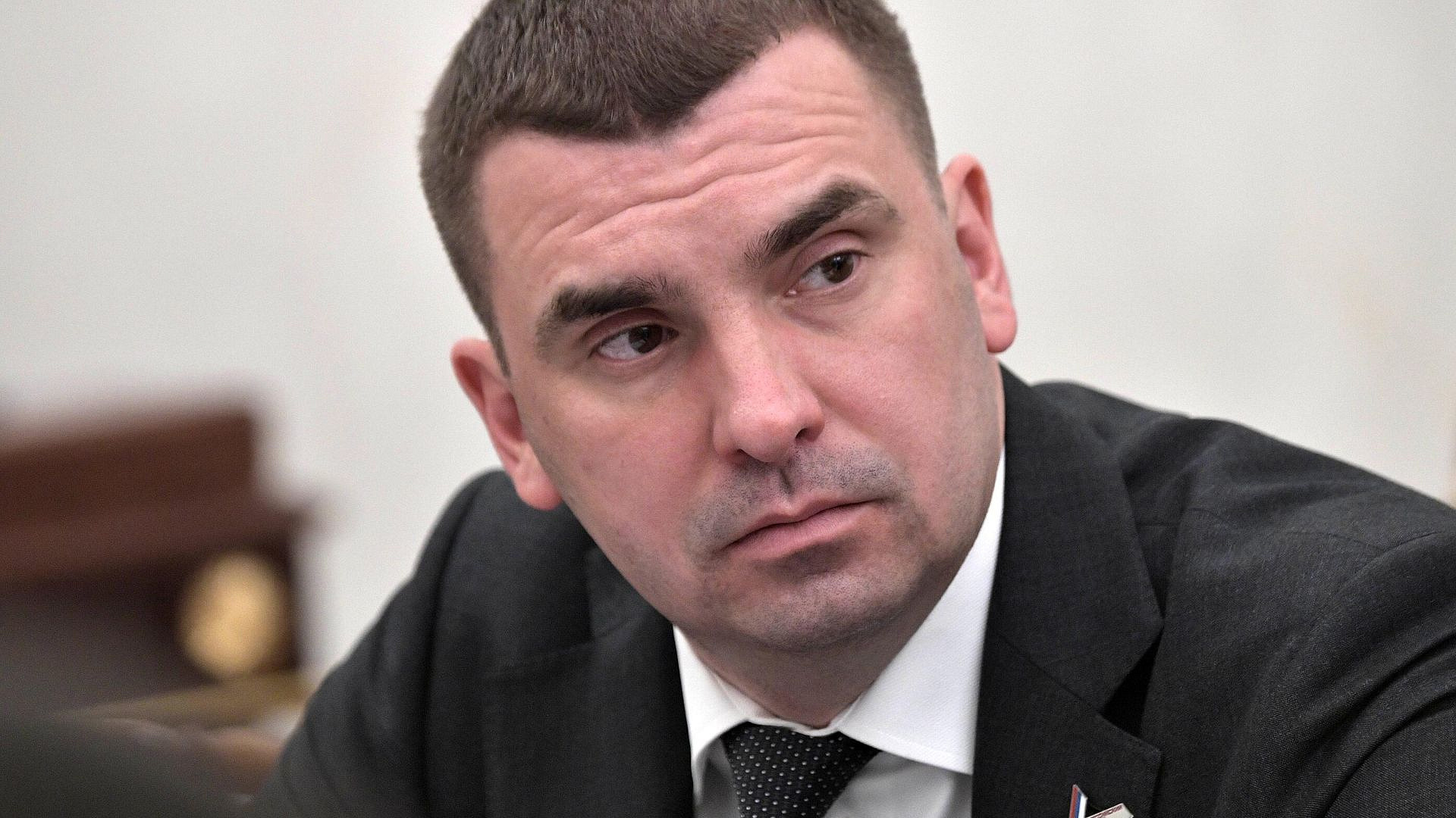 В Народном фронте оценили бюрократическую нагрузку на учителей и врачей