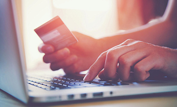 Банки заявили о неготовности отказаться от пластиковых карт