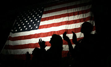 СМИ узнали о рекордном числе американцев, покинувших США в 2025 году